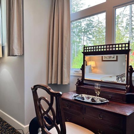 Woodstone Manor Inc. 호텔 Sturdies Bay 외부 사진