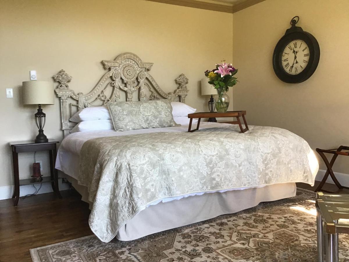 Woodstone Manor Inc. 호텔 Sturdies Bay 외부 사진
