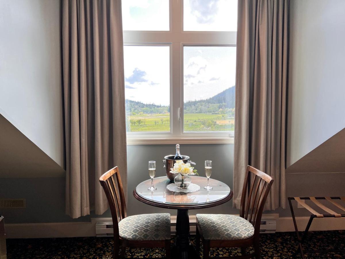 Woodstone Manor Inc. 호텔 Sturdies Bay 외부 사진