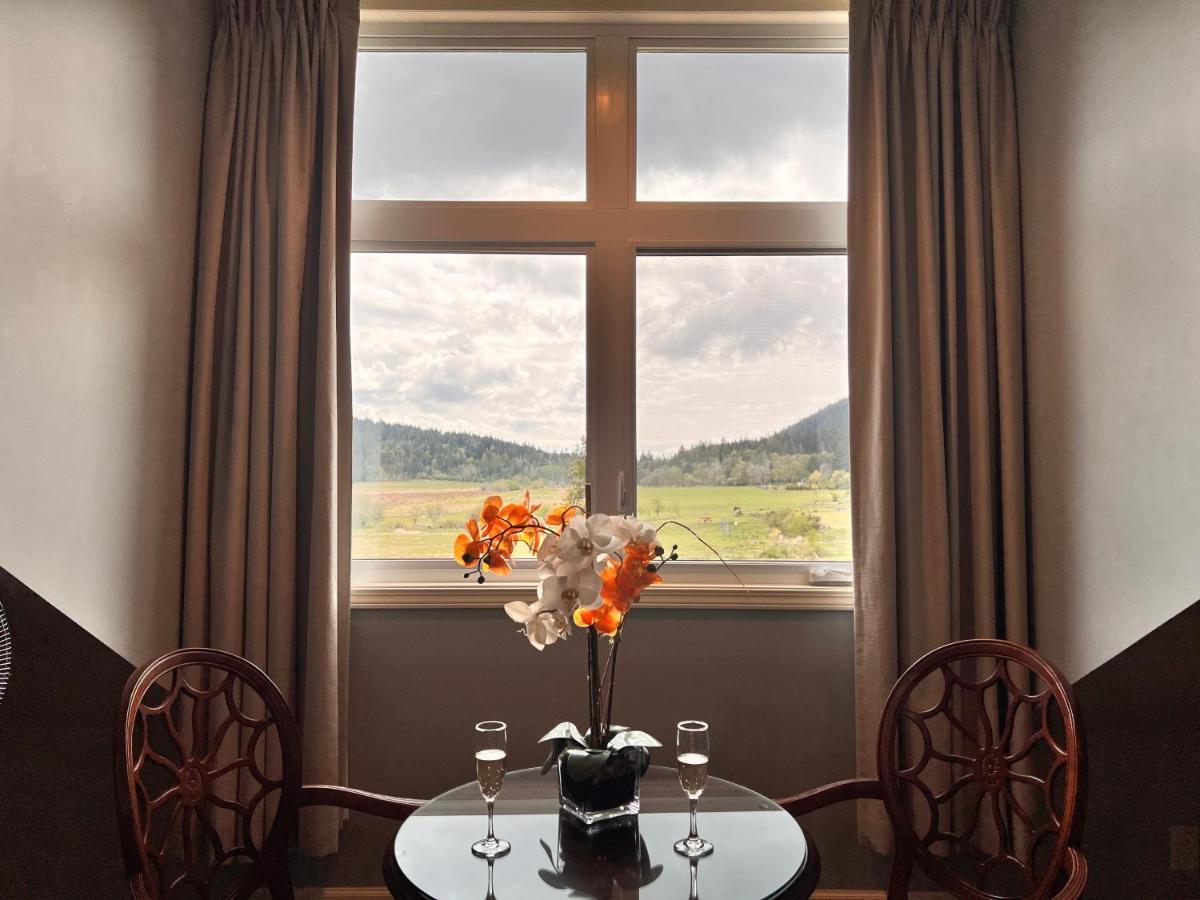 Woodstone Manor Inc. 호텔 Sturdies Bay 외부 사진