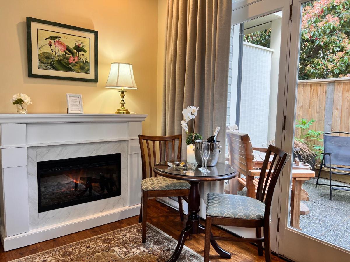 Woodstone Manor Inc. 호텔 Sturdies Bay 외부 사진