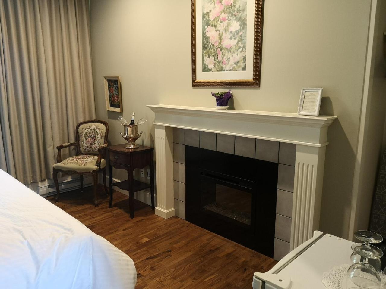 Woodstone Manor Inc. 호텔 Sturdies Bay 외부 사진