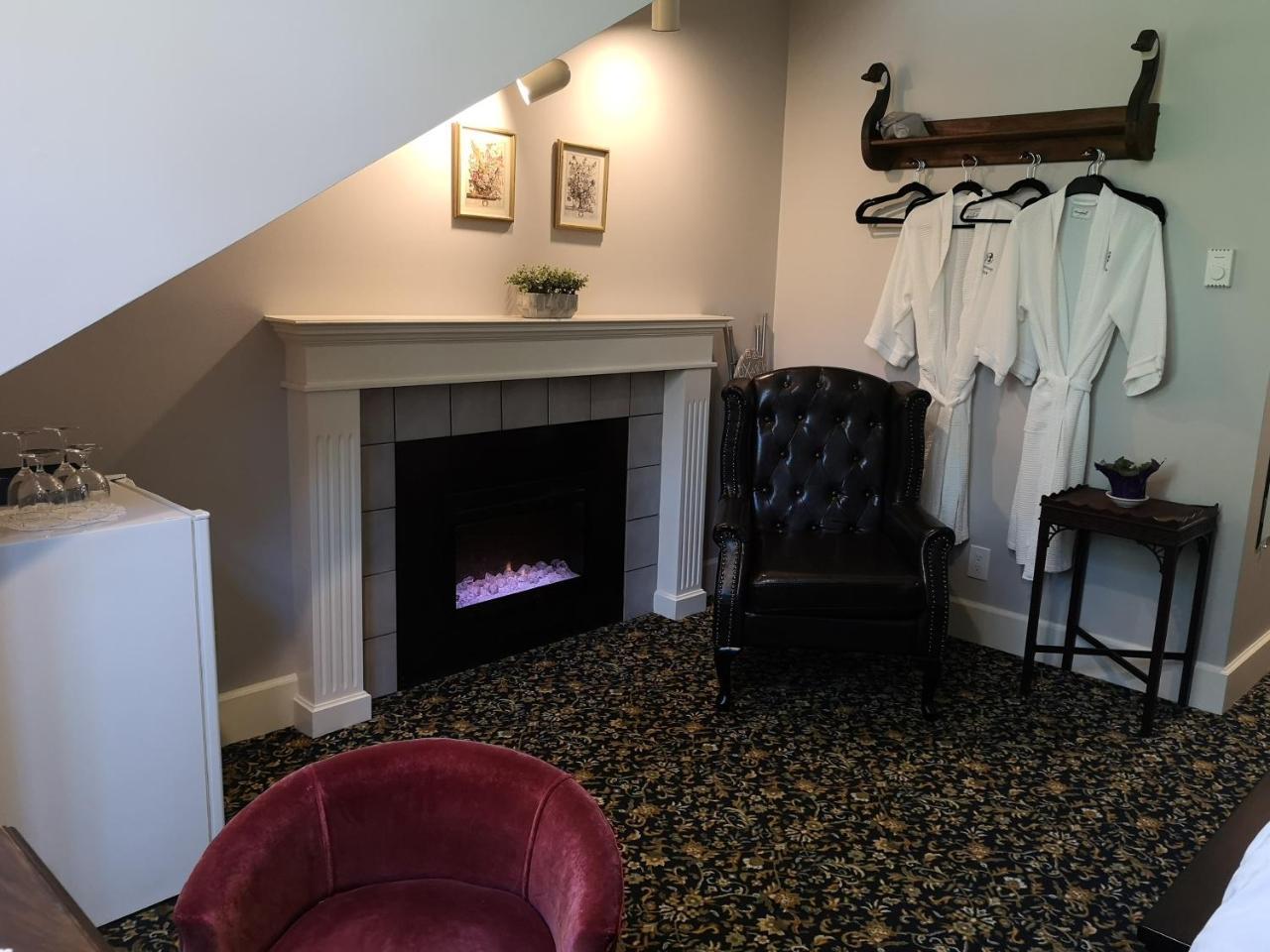 Woodstone Manor Inc. 호텔 Sturdies Bay 외부 사진