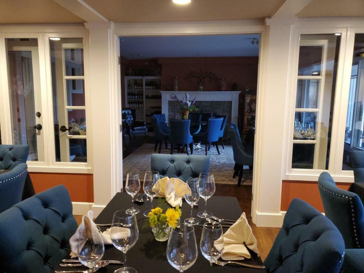 Woodstone Manor Inc. 호텔 Sturdies Bay 외부 사진